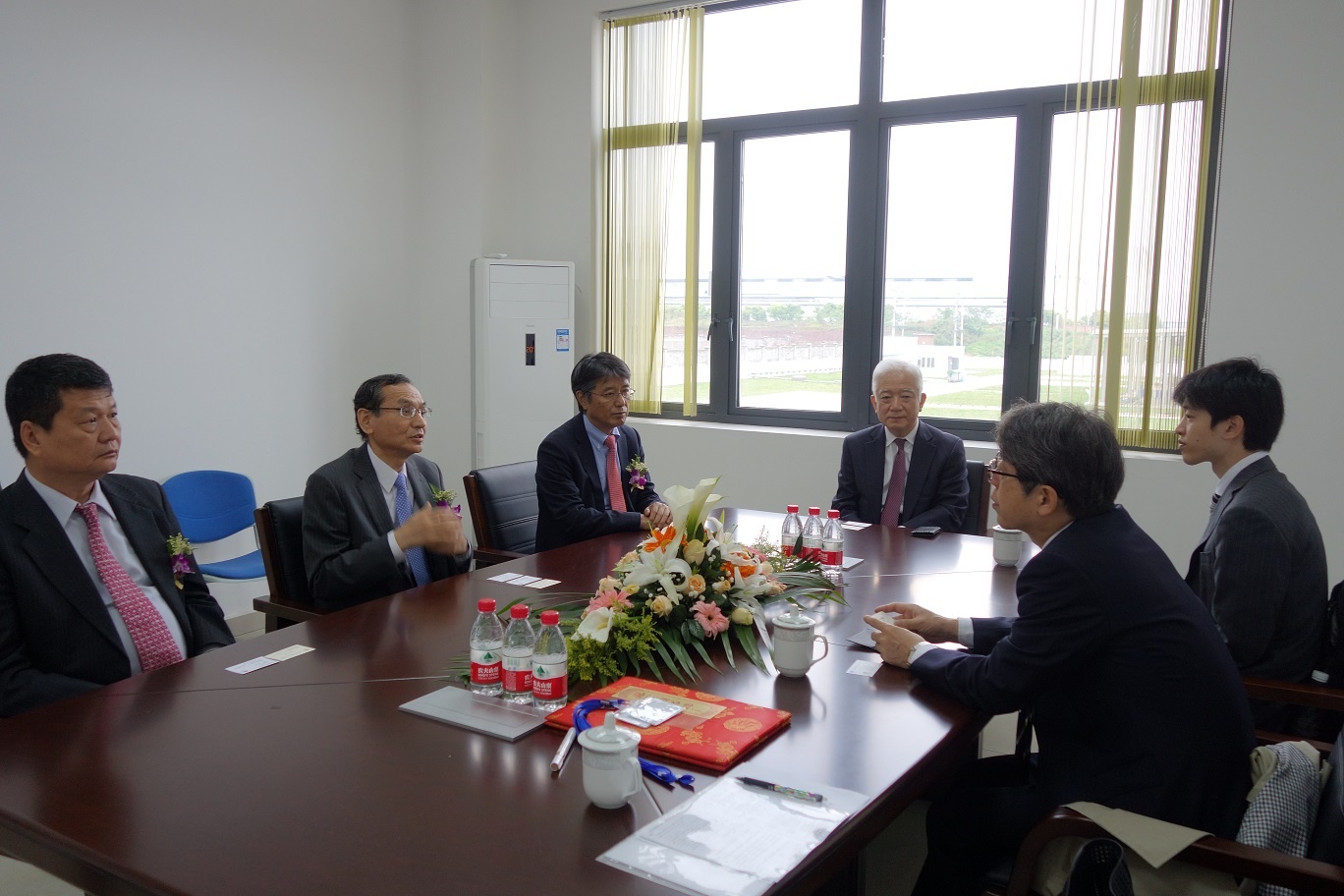 与杰富意金属容器（重庆）有限公司高层会谈